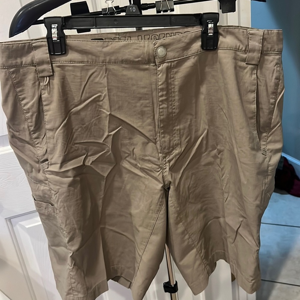 Reel Legends Cargo shorts. Size 42